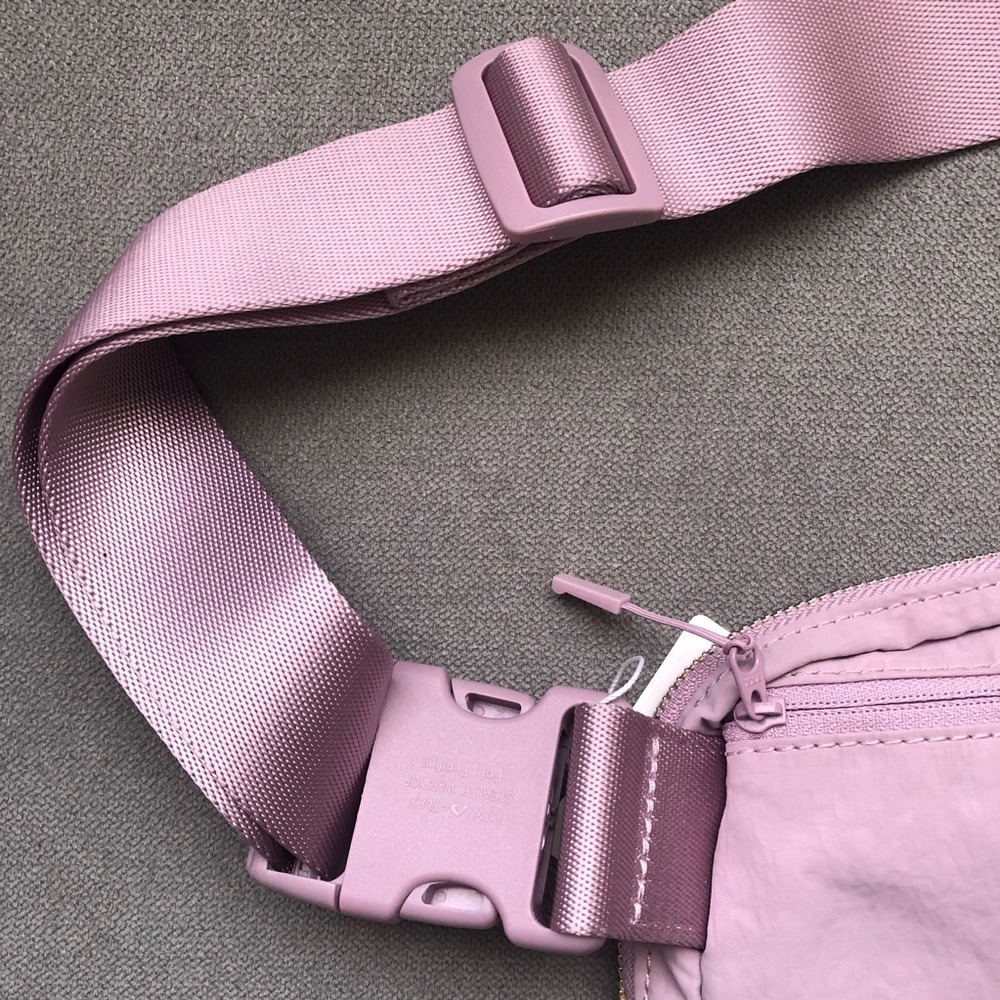 Lululemon Everywhere Belt Bag *1L Antoinette - Picture 5 of 13